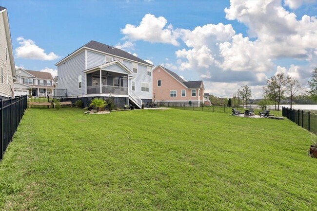 Building Photo - Show stopping 5 bed/3 bath rental in the h...