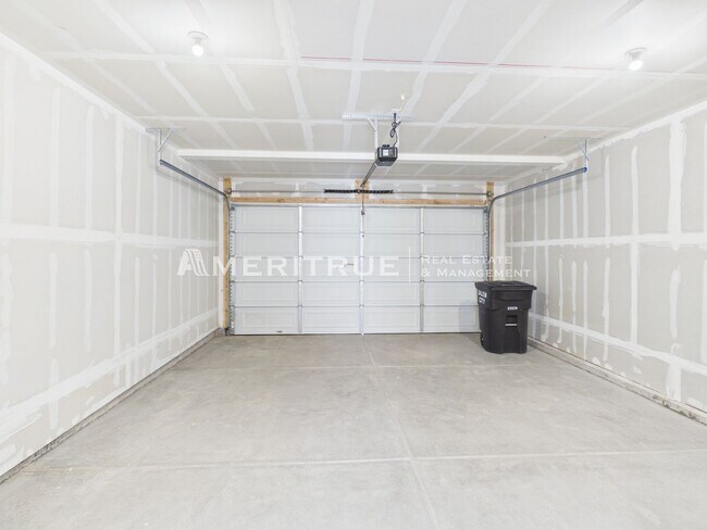 Building Photo - 1868 E 640 N