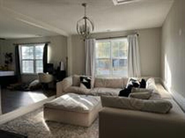 Building Photo - 108 Mimosa Cir