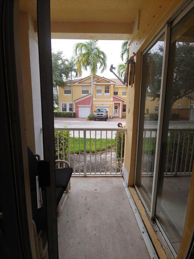 Building Photo - 2108 Shoma Dr