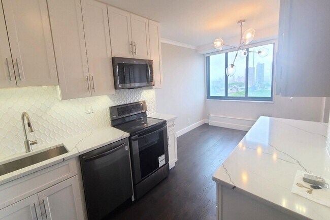 Building Photo - 1590 Anderson Ave