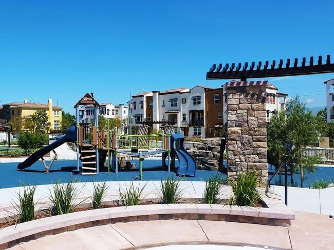Building Photo - SAN JOSE - Tri-Level Spacious 4-Bedroom To...