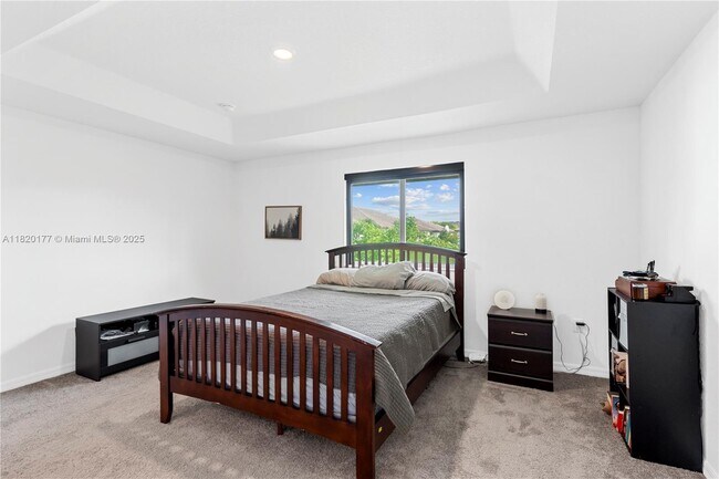 Building Photo - 6285 SW 47th Manor