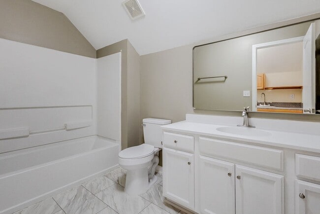 Building Photo - Unique 4BR Home with Private Upstairs Suite & Kitchenette in Georgetown