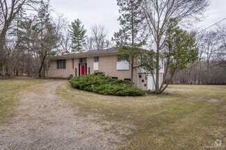 Building Photo - 30540 N Greenbriar Rd