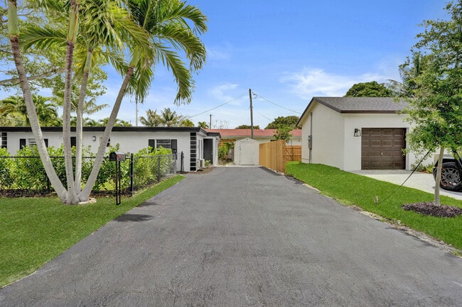 Building Photo - 234 NE 14th Ave