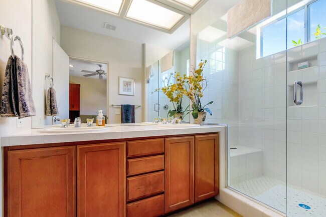 Building Photo - 280 Tomahawk Dr