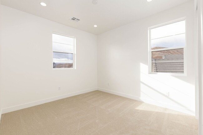 Building Photo - Beautiful New Home with access to community pool