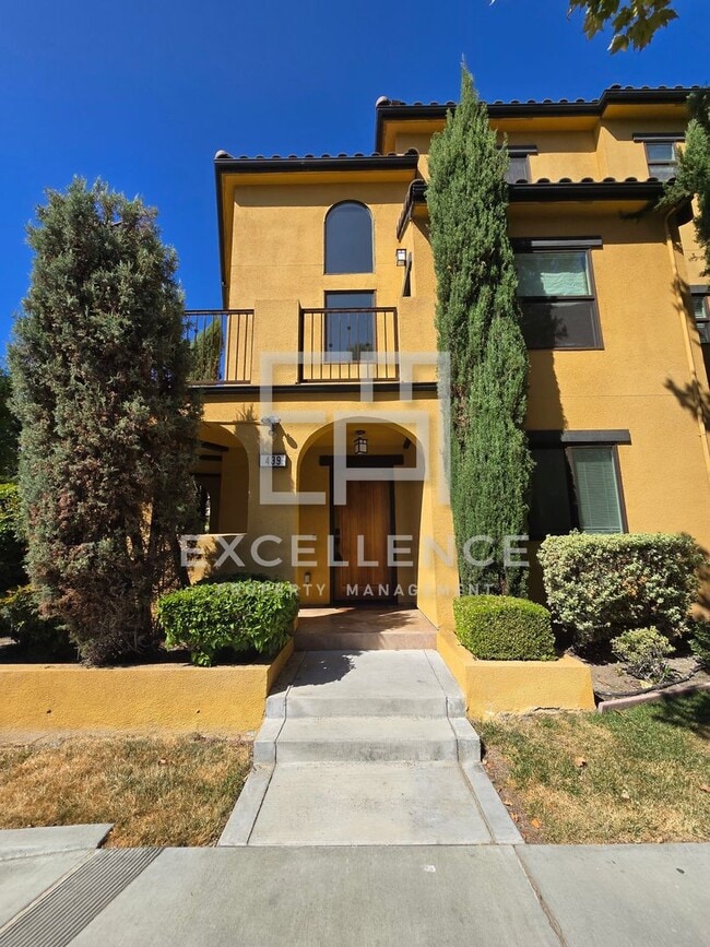 Building Photo - 3/3.5 Townhouse with 2 Car Garage, 2 Maste...