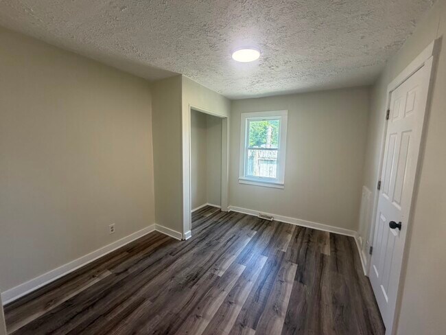 Building Photo - 2146 Gent Ave