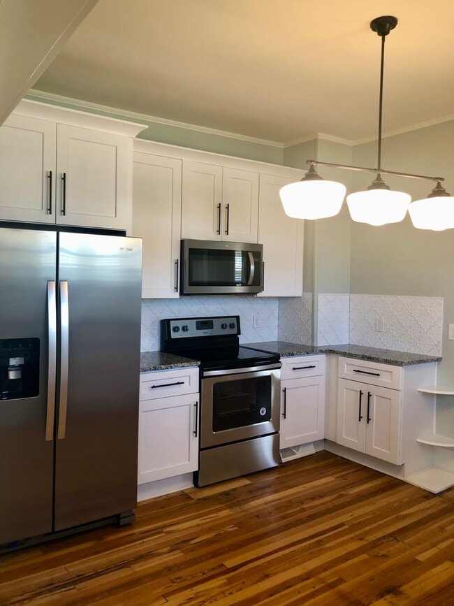 Building Photo - Cute Ranch in Mill Village; Beautifully Maintained.