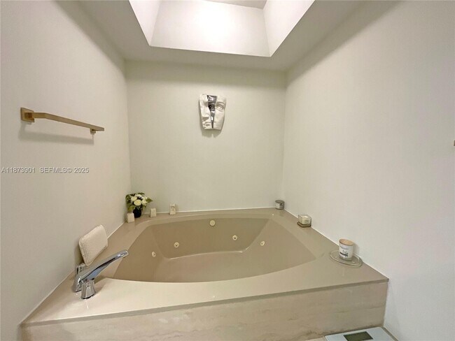 Building Photo - 20191 E Country Club Dr