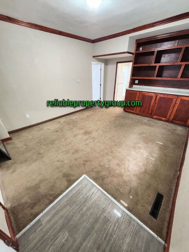 Building Photo - 436 E Taber St