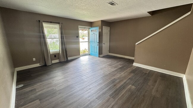 Building Photo - 114 Westchase Dr