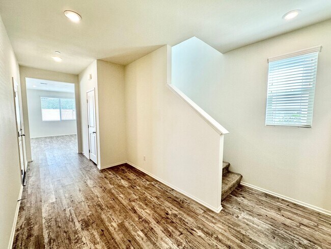 Building Photo - Lovely, Light & Bright, Two-Story, Detached Home in the Desirable Wildgrove Community of Vista!