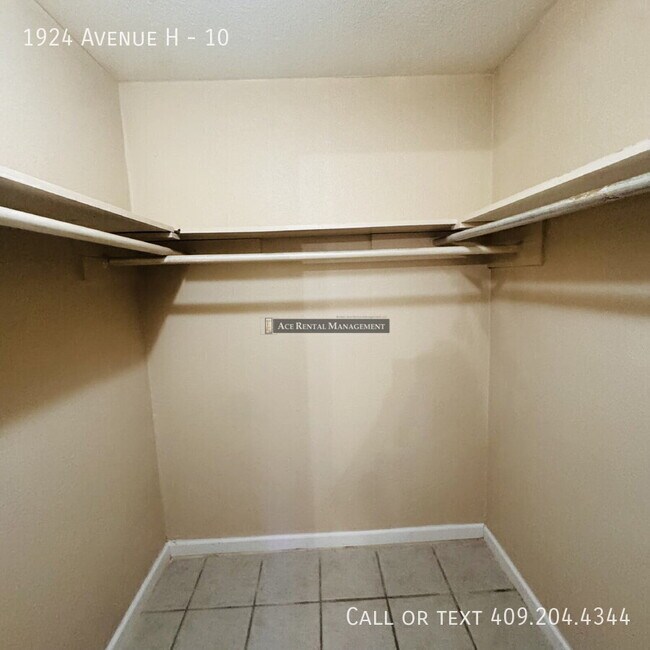 Building Photo - 1924 Avenue H
