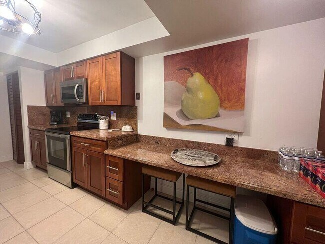 Building Photo - 825 Egret Cir