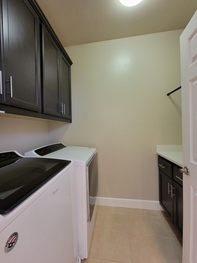 Building Photo - 1609 Bonanza Ln