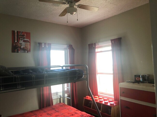 Building Photo - 2 Bedroom with Bonus Room in Basement