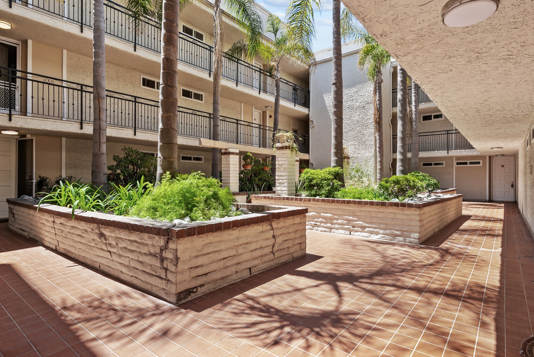 Building Photo - 1885 Veteran Ave