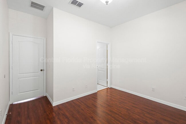 Building Photo - 3434 Wilshire Way Rd