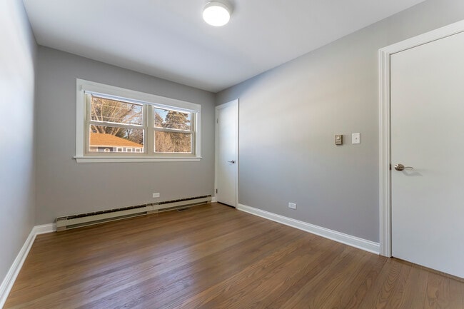 Building Photo - 390 Oak Ave