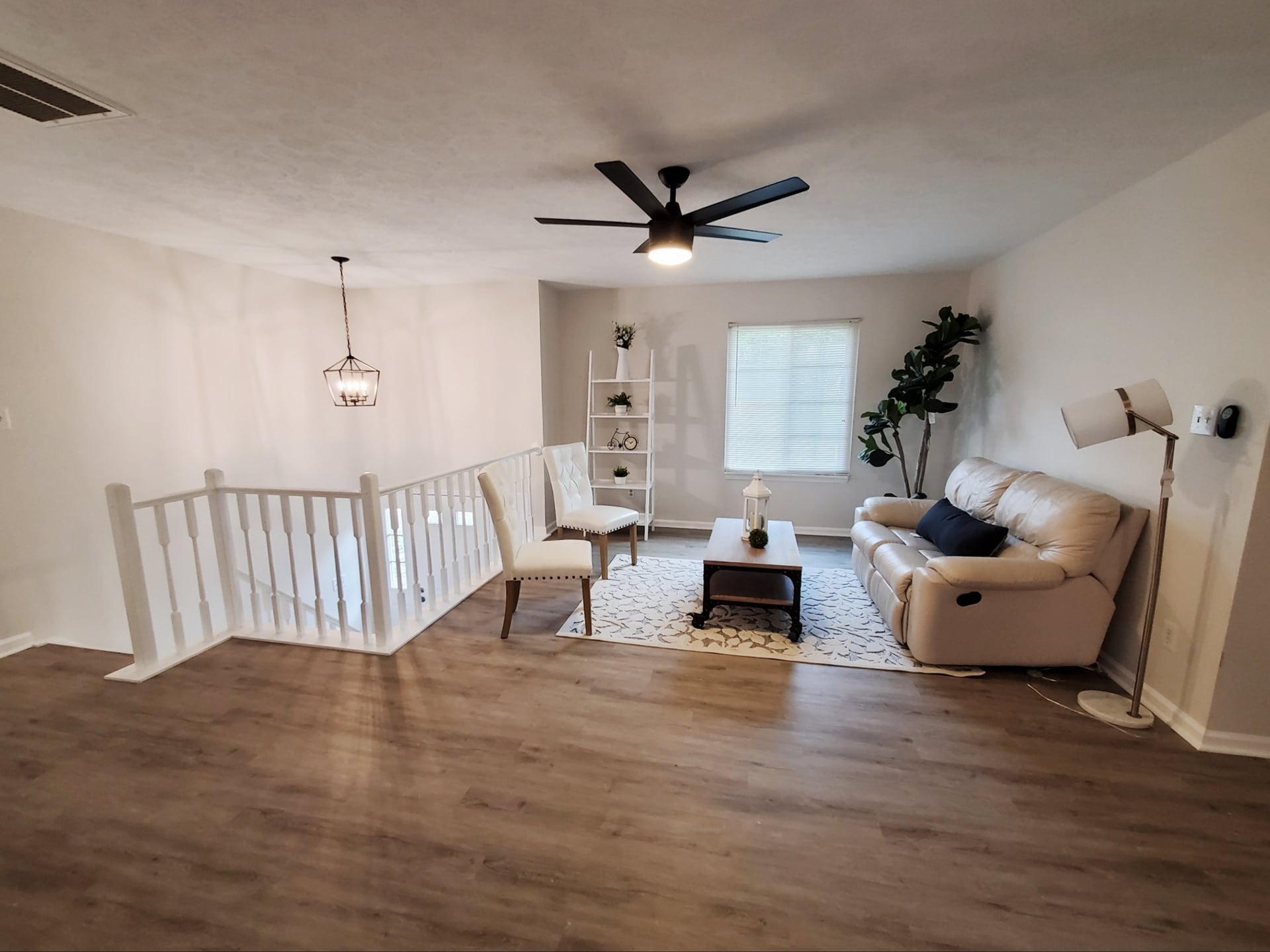 Building Photo - Room in Single Family Home on Henslowe Dr