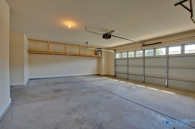 Building Photo - 5010 Montauk Trail SE