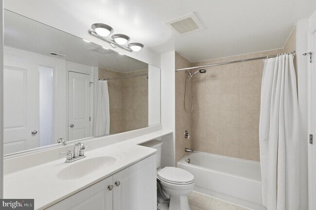 Building Photo - 851 N Glebe Rd