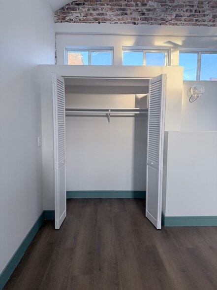 Building Photo - 1806 S Jefferson St