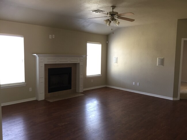 Building Photo - 707 Bighorn Dr
