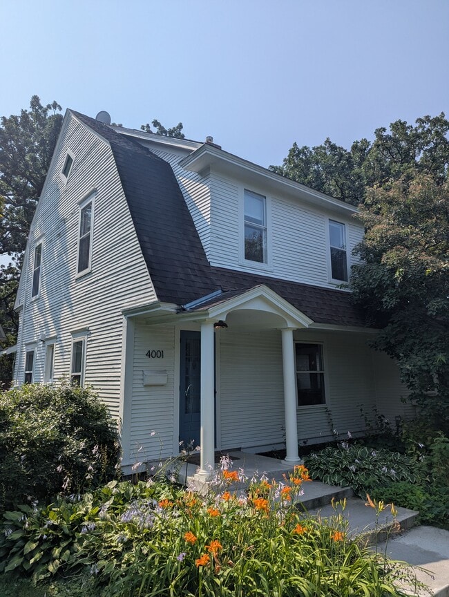 Primary Photo - 4001 Sheridan Ave S