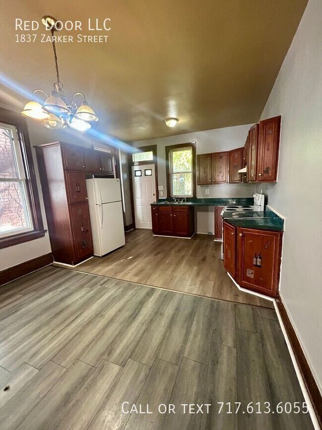 Building Photo - 1837 Zarker St