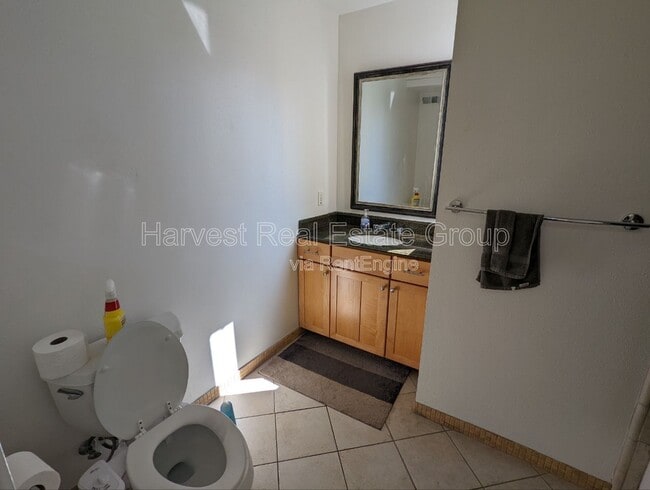 Building Photo - 426 27th St