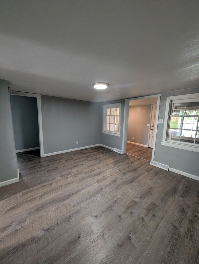 Building Photo - 515 Miller Ave
