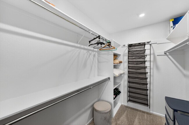 Building Photo - 425 S Parkcrest