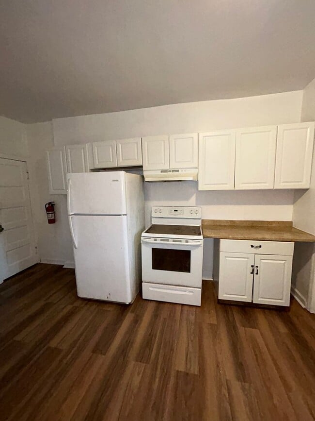 Building Photo - 28 Lee Ave