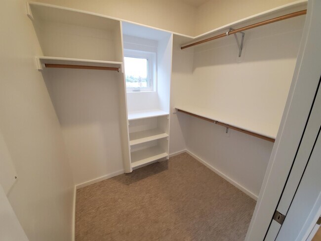 Building Photo - 2430 Tschache Ln