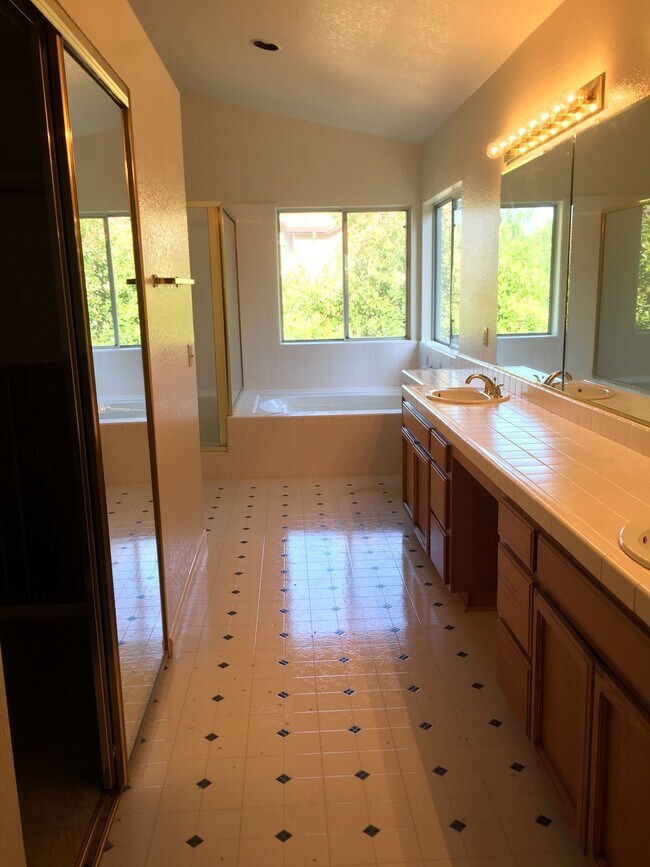 Building Photo - Beautiful Folsom Home