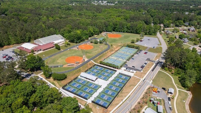 Building Photo - 541 N White St