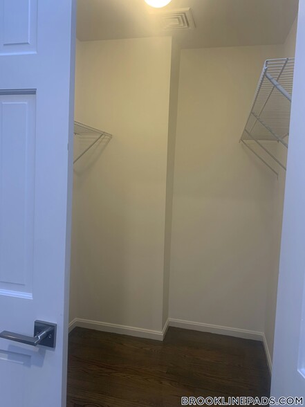 Building Photo - 1406 Beacon St