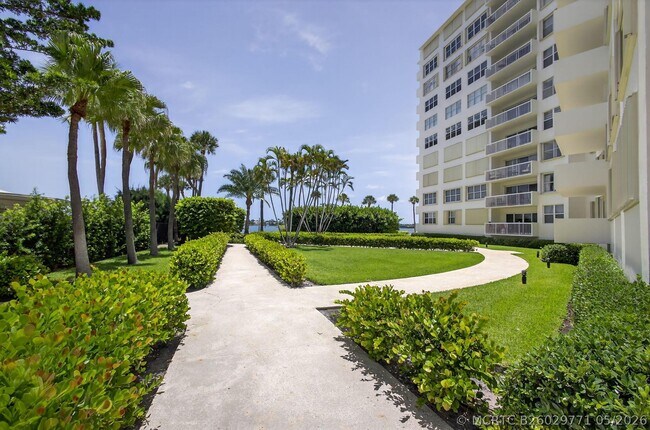 Building Photo - 2600 N Flagler Dr