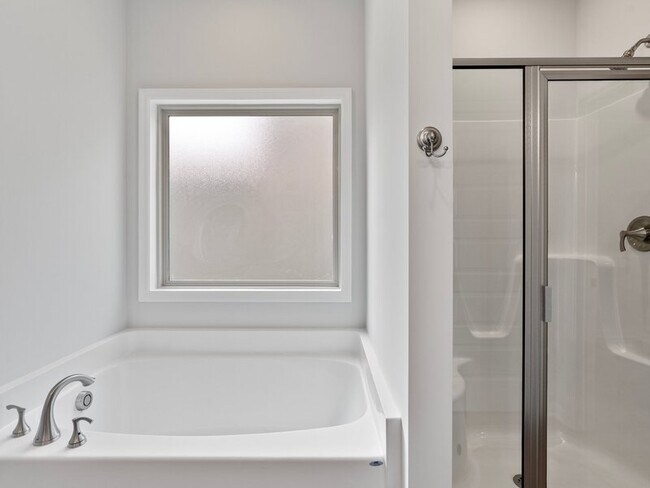 Building Photo - 210 Saddle St