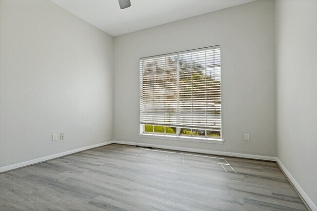 Building Photo - 2626 Holly Hall St