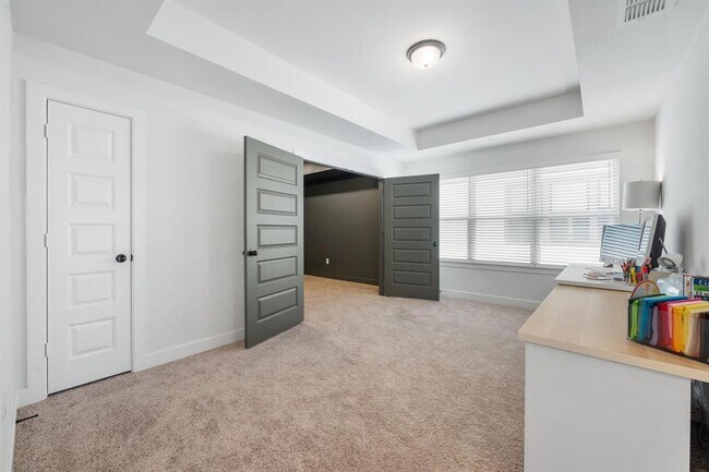 Building Photo - 6220 Hilltop Plateau Dr