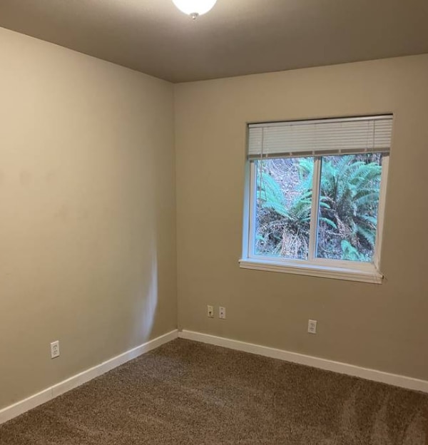 Building Photo - 1380 Olney Ave