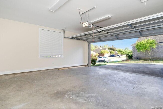 Building Photo - 3412 Crestwood Ln