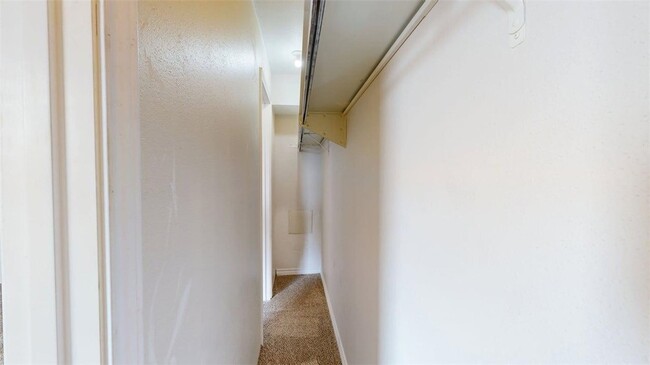 Building Photo - 904 University Oaks Blvd