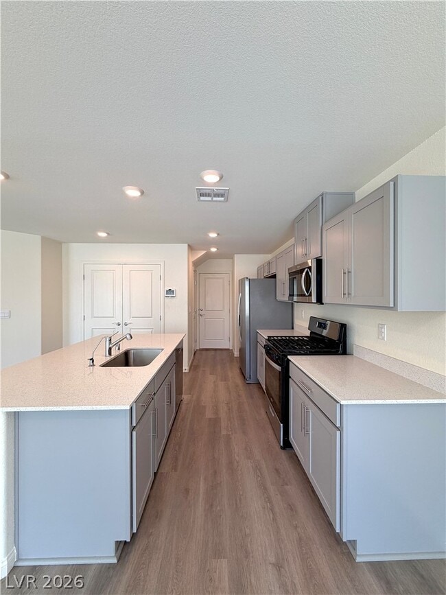 Building Photo - 5646 Mesa Sedona St