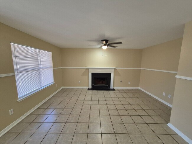 Building Photo - 5907 Deer Lake Dr